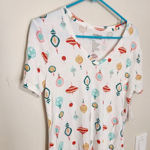 Celebrate Together Tshirt Women Size Small Stretch  Vneck - Picture 2 of 9